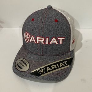 Ariat hat! Snapback; can fit any